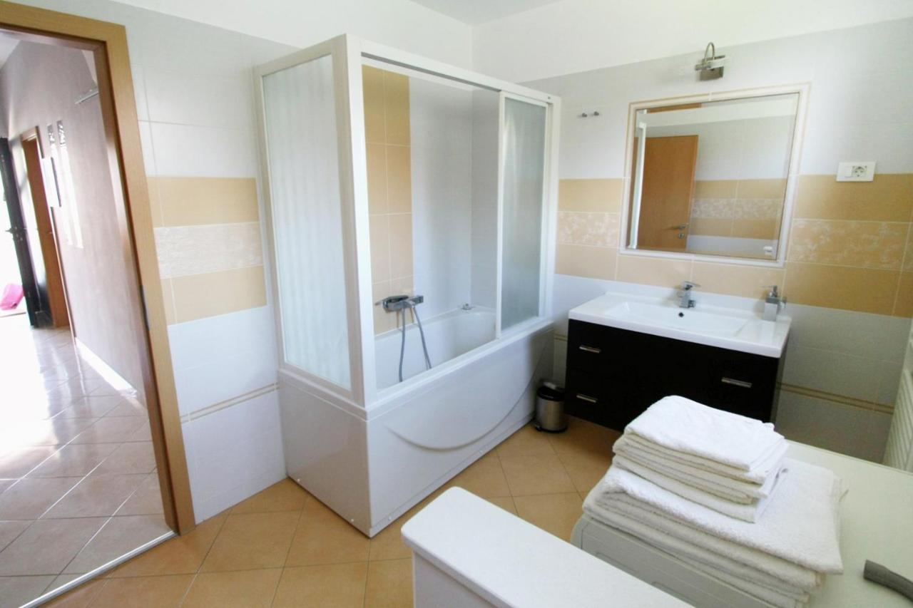 Apartments With A Parking Space Umag - 7666 Ngoại thất bức ảnh